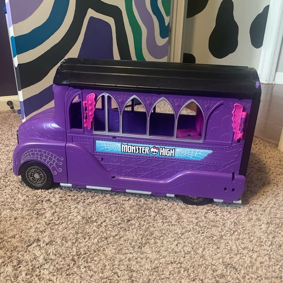 Mattel Monster High Deluxe Bus - Picture 1 of 8